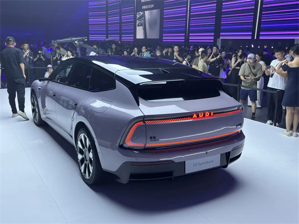 奧迪E5 Sportback：30分鐘破萬(wàn)單的背后，是豪華電動(dòng)的「取舍」革命！