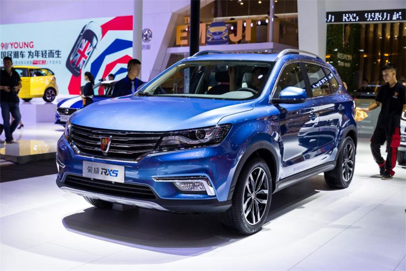 全新榮威950、榮威e950定義“高級(jí)轎車” 成都車展亮相售價(jià)16.88萬(wàn)起 互聯(lián)網(wǎng)汽車上市一周年 系統(tǒng)升級(jí)帶來(lái)顛覆式進(jìn)化
