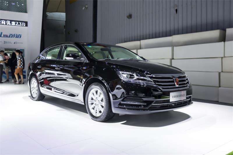 全新榮威950、榮威e950定義“高級(jí)轎車” 成都車展亮相售價(jià)16.88萬(wàn)起 互聯(lián)網(wǎng)汽車上市一周年 系統(tǒng)升級(jí)帶來(lái)顛覆式進(jìn)化