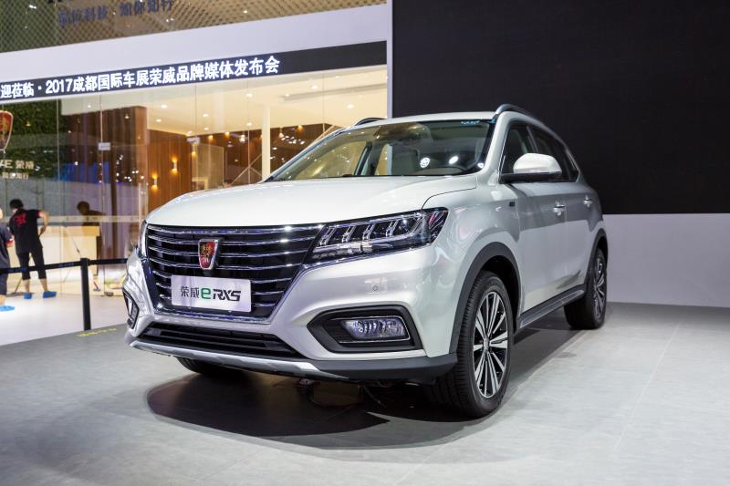 全新榮威950、榮威e950定義“高級(jí)轎車” 成都車展亮相售價(jià)16.88萬(wàn)起 互聯(lián)網(wǎng)汽車上市一周年 系統(tǒng)升級(jí)帶來(lái)顛覆式進(jìn)化