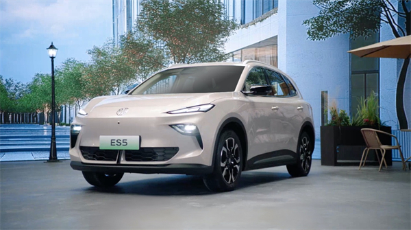 開創(chuàng)傳統(tǒng)車企先河，MG重新發(fā)布ES5，“領(lǐng)先一代、便宜一萬”重塑格局